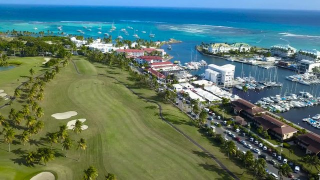 parcours de golf avec villa