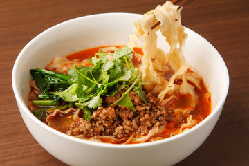 麻辣刀削麺