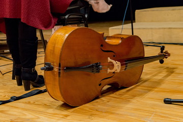 one cello on the floor © araelf