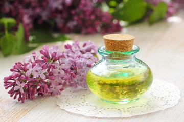 Obraz na płótnie Canvas Essential aroma oil with lilac