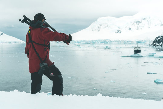 Photograper enjoying the Panorama - Antarctica