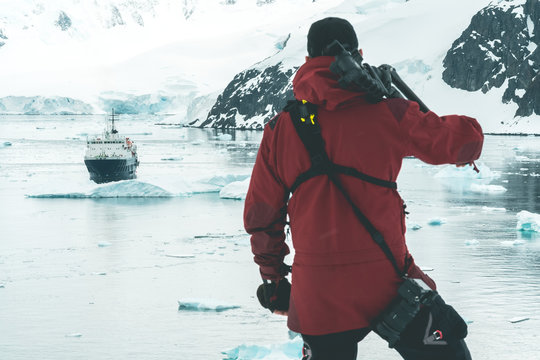 Photograper enjoying the Panorama - Antarctica