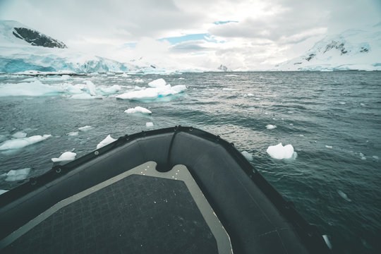 Cruising with the Rubber Dinghy - Antarctica