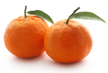 Fresh orange with green leaf