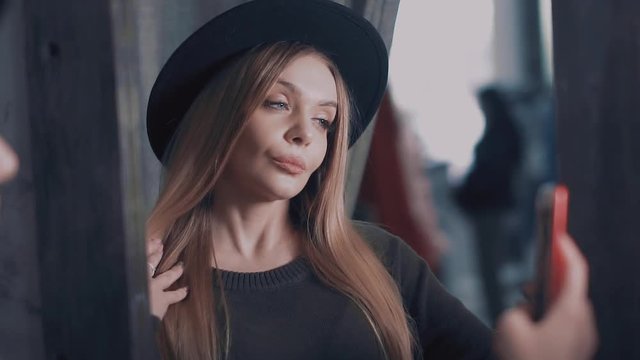 Blue-eyed blonde in black hat makes selfie