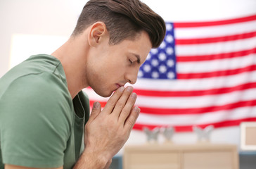 Obraz premium Man praying for America at home
