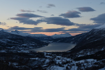 Fototapeta na wymiar Norwegen Winter Abendstimmung