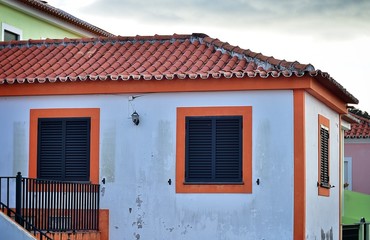 Fototapeta na wymiar Fachada de uma casa típica açoriana.