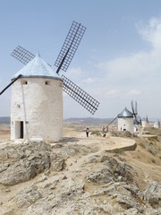 Molinos de viento de Consuegra, pueblo español de la provincia de Toledo, en la comunidad autónoma de Castilla La Mancha (España)