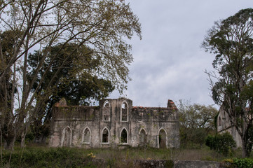 Fototapeta na wymiar Palácio em ruínas e abandonado