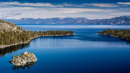 Fotobehang Uitzicht op de westkust van Lake Tahoe inclusief Fannette Island in de winter van 2018 © AlessandraRC