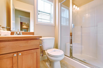 Open door to an en suite bathroom