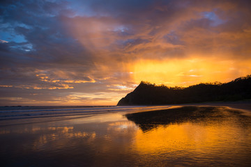 Abendhimmel an der Küste von Samara, Costa Rica  - obrazy, fototapety, plakaty