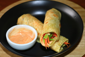 bread,chicken wraps,cuisine,delicious,dinner,food,fresh,green,healthy,lettuce,