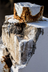 朽ち果てたコンクリート