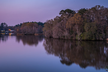 Fototapeta na wymiar sunset over the lake 