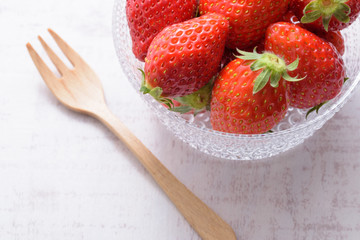 新鮮なイチゴと白い背景