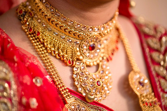 Bride's Jewelery in Indian Wedding