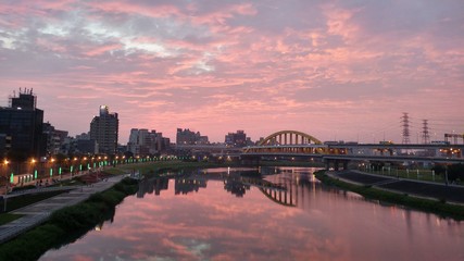 Fototapeta premium A view of sunset from the bridge