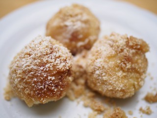 Nachtisch - Marillenknödel mit Brösel und Zucker