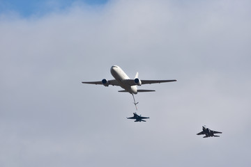 空中給油機
