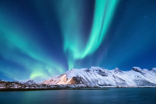 Fototapeta Piękny naturalny krajobraz w Norwegii, zorza polarna i lód panoramiczna