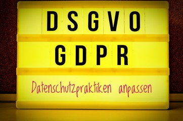 Leuchttafel DSGVO und GDPR(Datenschutzgrundverordnung) in englisch GDPR (General Data Protection...