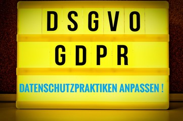 Leuchttafel DSGVO und GDPR (Datenschutzgrundverordnung) in englisch GDPR (General Data Protection...