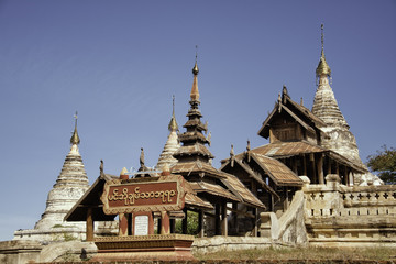 Fototapeta premium Bagan, Myanmar - November 27, 2015 : .View of a beautiful temple in the plain of Bagan