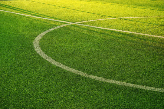 Fototapeta white circle line on green grass of football of soccer sport field background