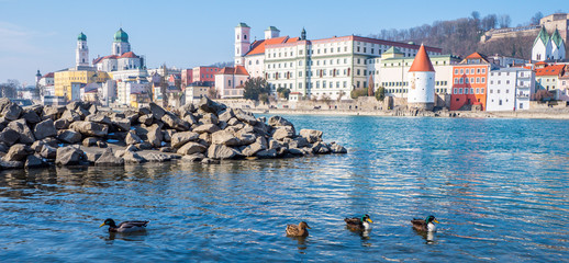 Panorama von der Innpromenade in Passau © Animaflora PicsStock