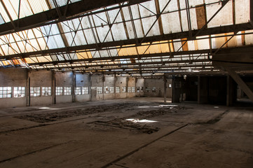 Fábrica abandonada e em ruínas