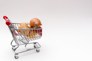 Buying a onions from supermarket, Onions in shopping cart