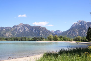 Blick auf die Alpen in Füssen am Forggensee Deutschland