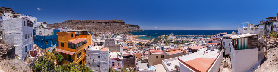 Fototapeta na wymiar Panorama der Stadt Puerto de Mogan auf Gran Canaria, Spanien