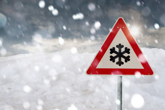 Warnung vor Schnee und Glatteis auf der Straße