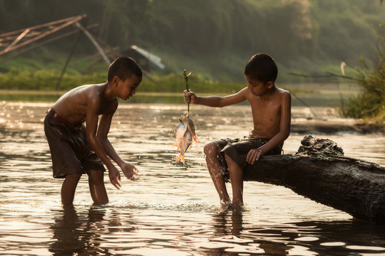 Children's life with rural rivers of Asia