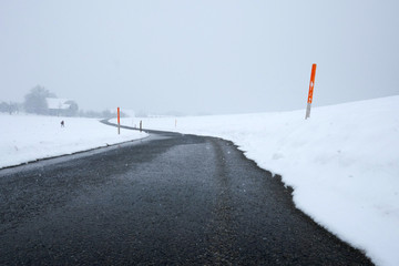 strasse im winter, alpen, schweiz