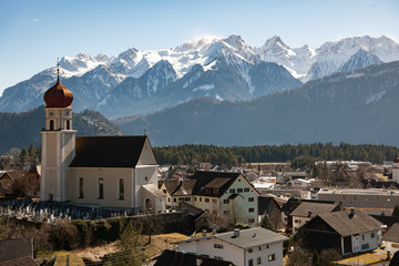 Thüringen in Vorarlberg mit Kirche im März - obrazy, fototapety, plakaty