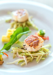 Seared hokkaido scallopes