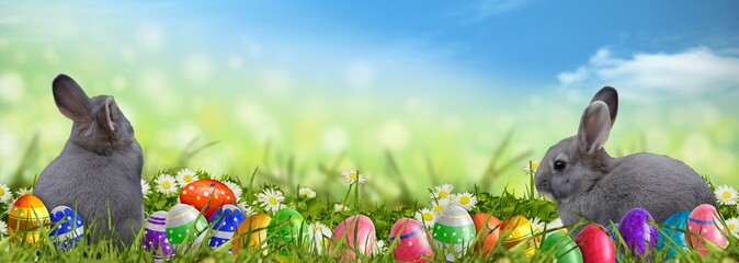 Ostern Hintergrund mit Ostereiern und Osterhasen
