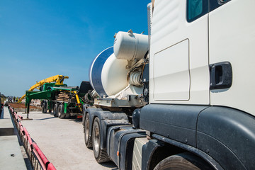 couler la chape en équipe.