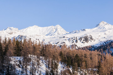 Fototapeta na wymiar Sils, Furtschellas, Oberengadin, Bergbahn, Winter, Wintersport, Alpen, Corvatsch, Graubünden, Schweiz
