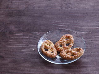 Homemade cookies on a transparent glass plate on a wooden table