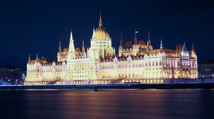 Fototapeta premium Night view of Parliament of Budapest