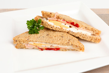 Sandwich mit Pute und Ei