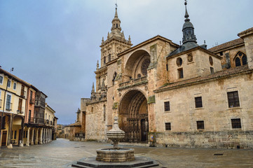 Plaza de la Catedral o de San Pedro en el Burgo de Osma, Soria, Castilla León, España