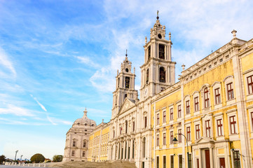 Fototapeta na wymiar Palácio Nacional de Mafra, Convento e Basílica de Portugal