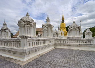 Fototapeta premium Suan dok temple, Wat Suan dok in chiangmai, Thailand