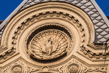 Obraz premium Saint-Petersburg. The decor of the house on the street Pestel - bird peacock.
